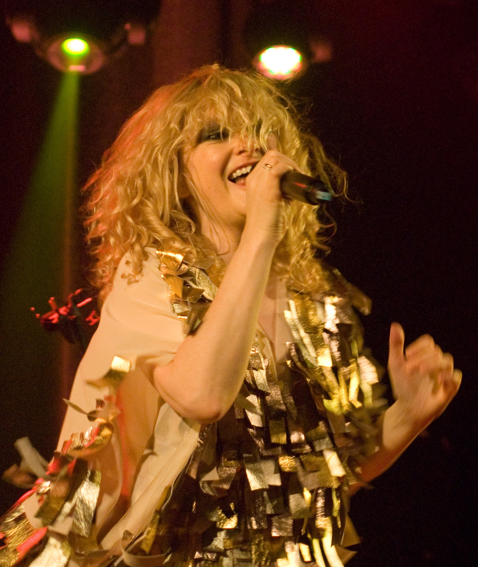 Imagem de referência de Goldfrapp, descrito nos dados abertos como banda britânica de música eletrônica
